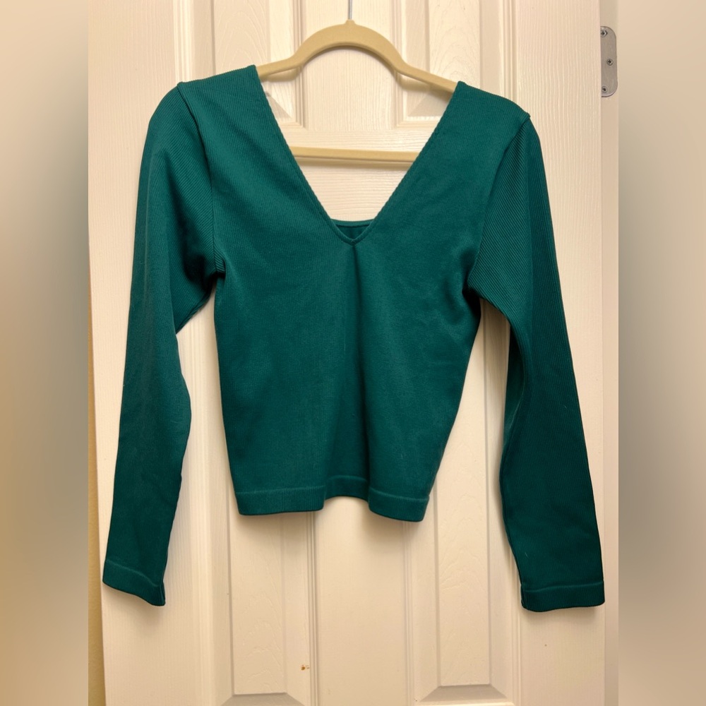 A New Day M top Teal Cove green V Neck stretch long sleeve crop length